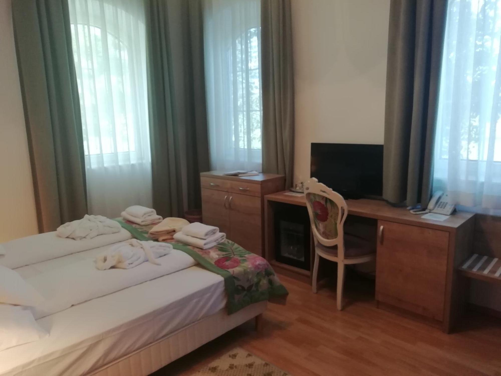 包贾尼库利亚酒店 Zalacsány 外观 照片