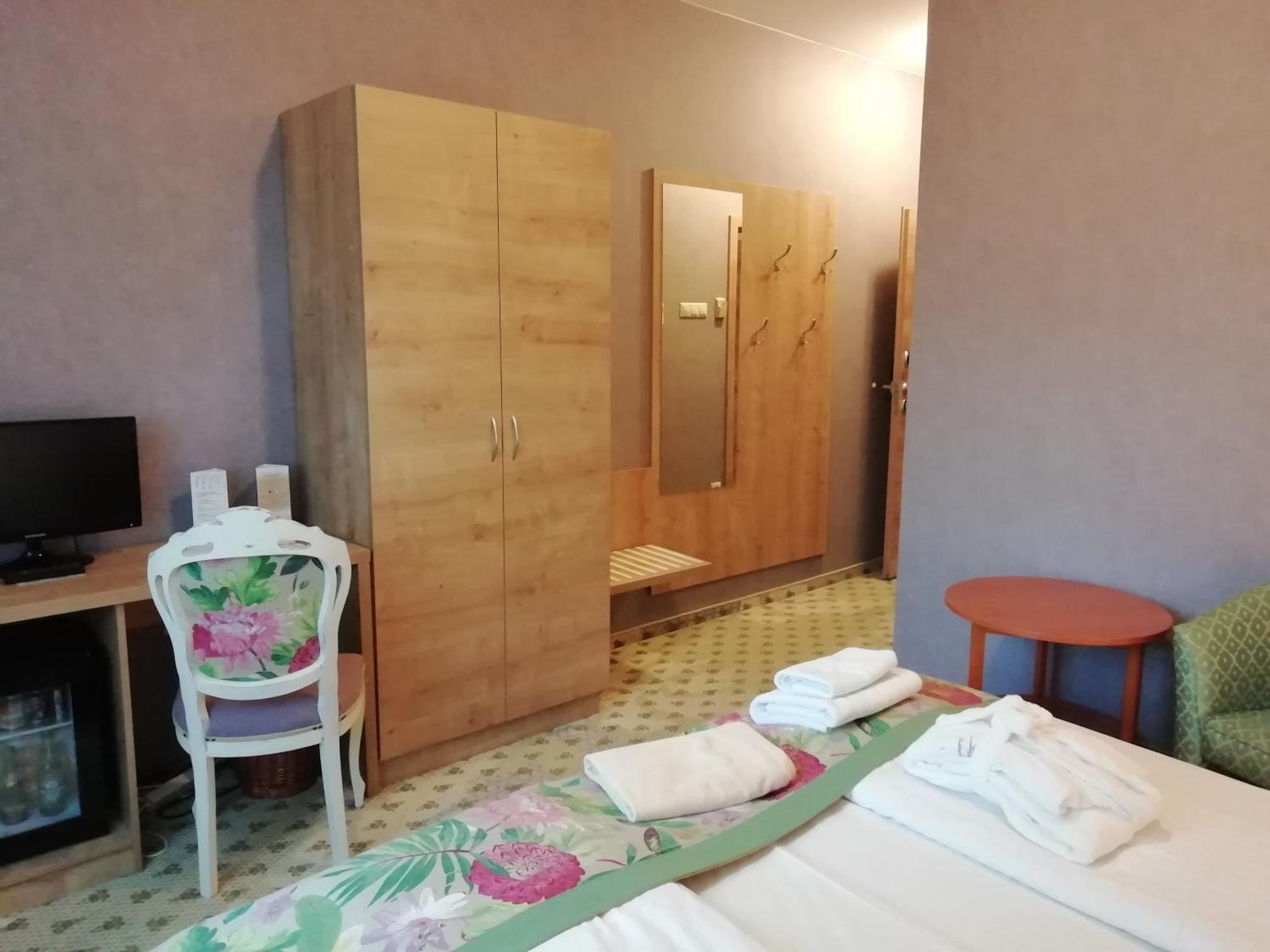 包贾尼库利亚酒店 Zalacsány 外观 照片